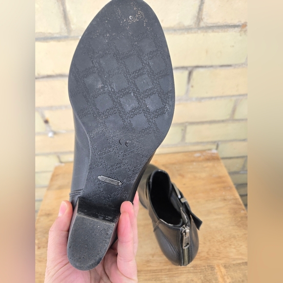 Vionic Rory Boots - Picture 6 of 10